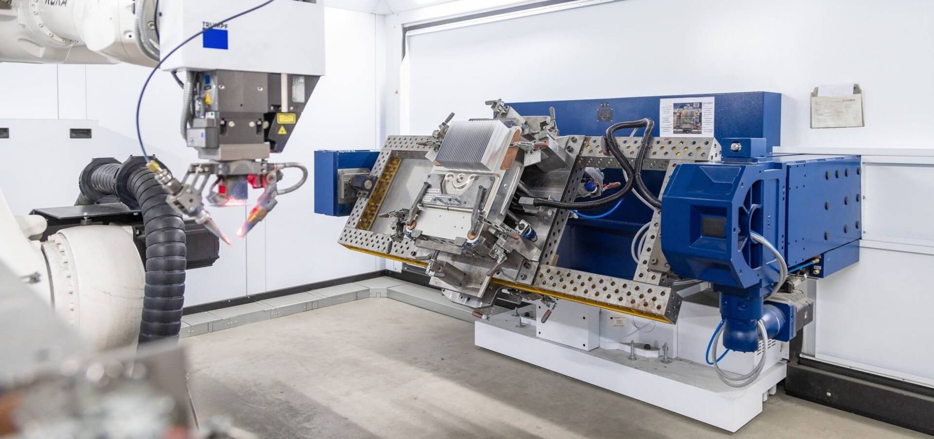 Mit der schnellen Taktzeit des Rotationswechslers der TruLaser Weld 5000 fertigt CooolCase 100 Gehäuse am Tag.