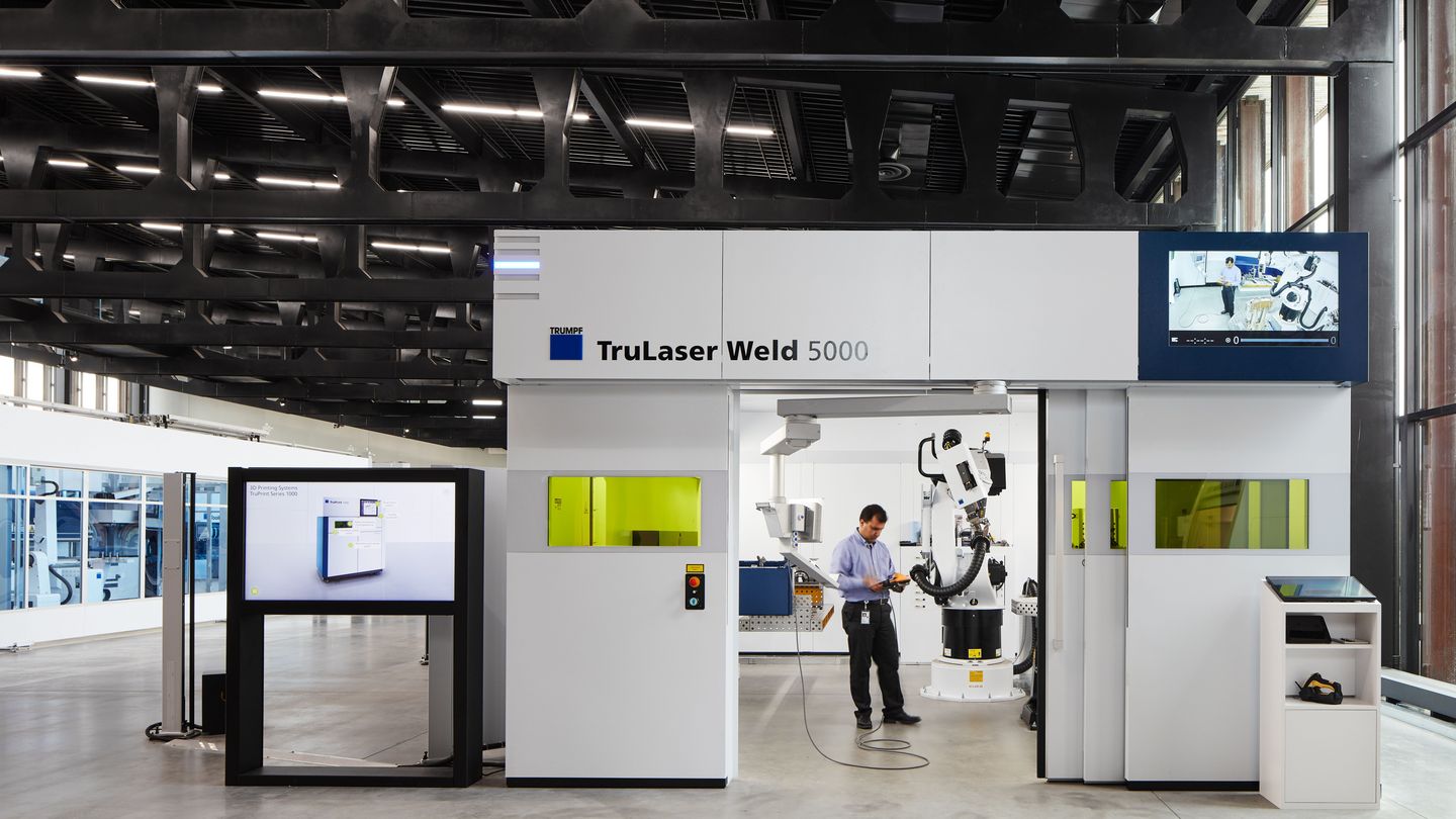 Machines in the Smart Factory in Chicago