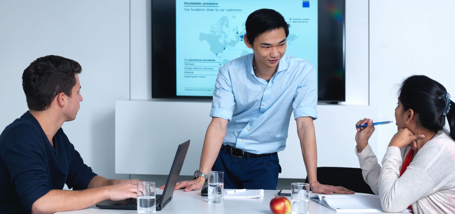 A group of international students at TRUMPF