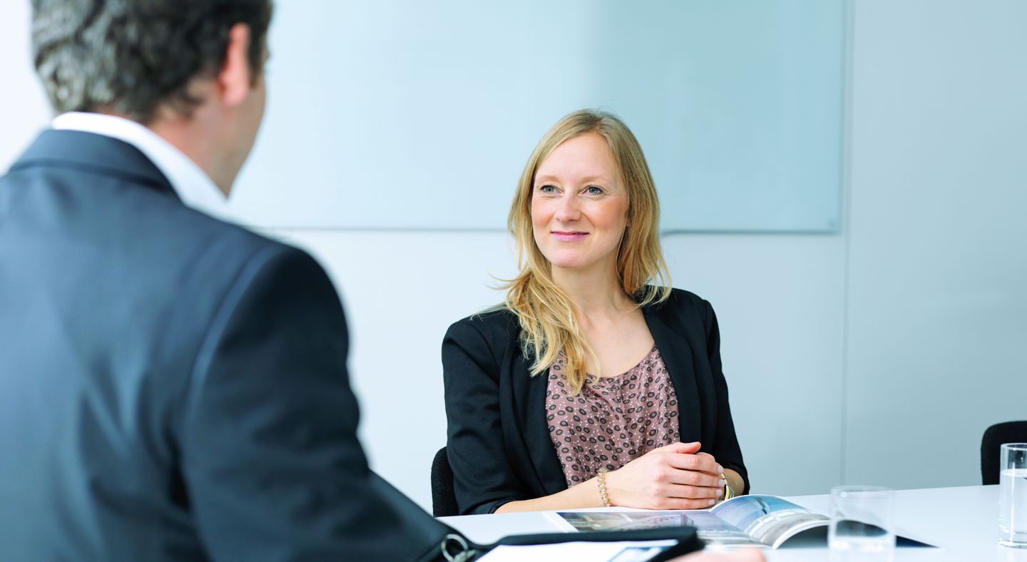 A job interview at TRUMPF in Ditzingen showing the applicant and an employee of the HR Department