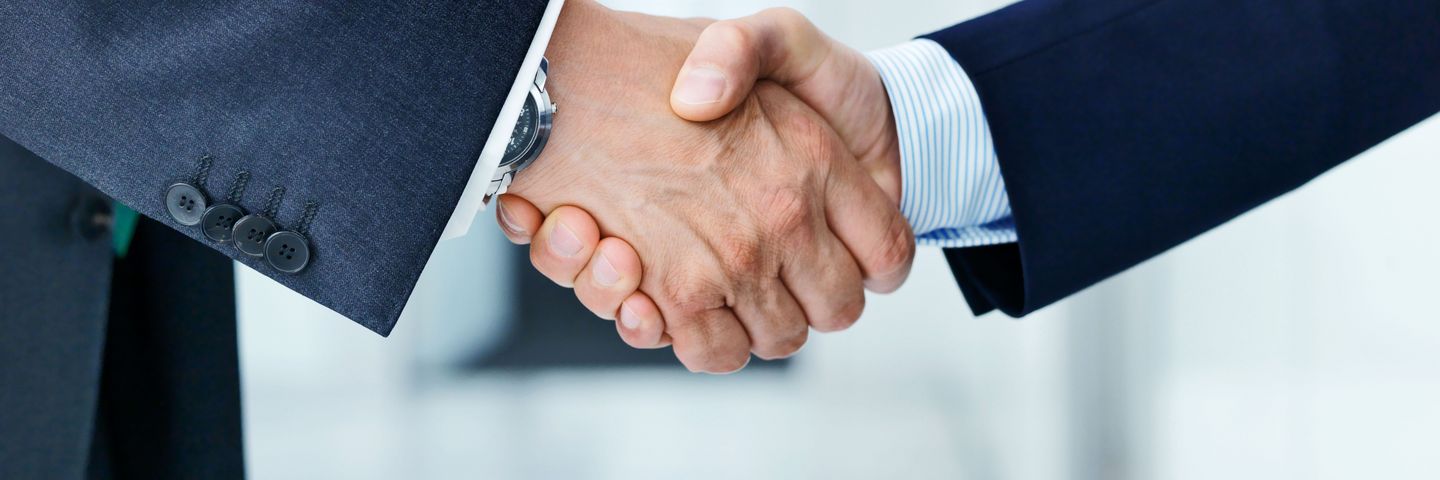 People at TRUMPF shaking hands