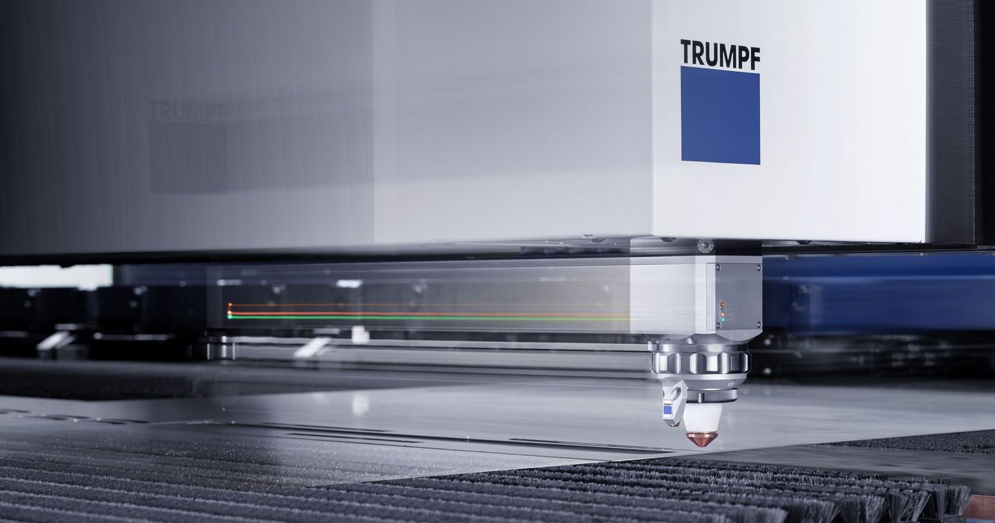 TruLaser Center 7030，切割头在运行中
