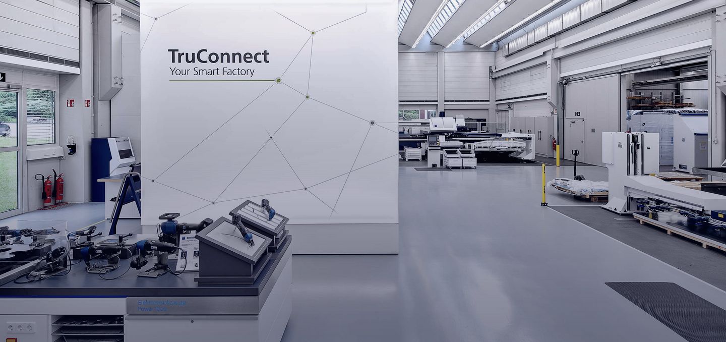 show room da TRUMPF em Ditzingen com banner TruConnect