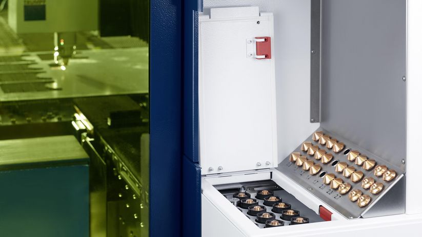 TruLaser Center 7030 z automatycznym zmieniaczem dysz