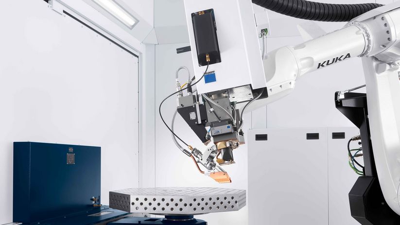 Роботизирана ръка на TruLaser Weld с оборудването BrightLine Weld