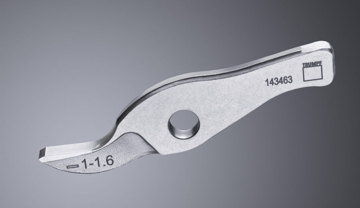 Engraved blade with the TruMark Series 3000